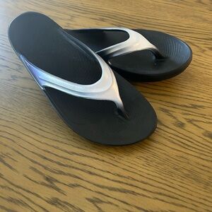 OOFOS Oomega Flip-flop:sandal Sz 10